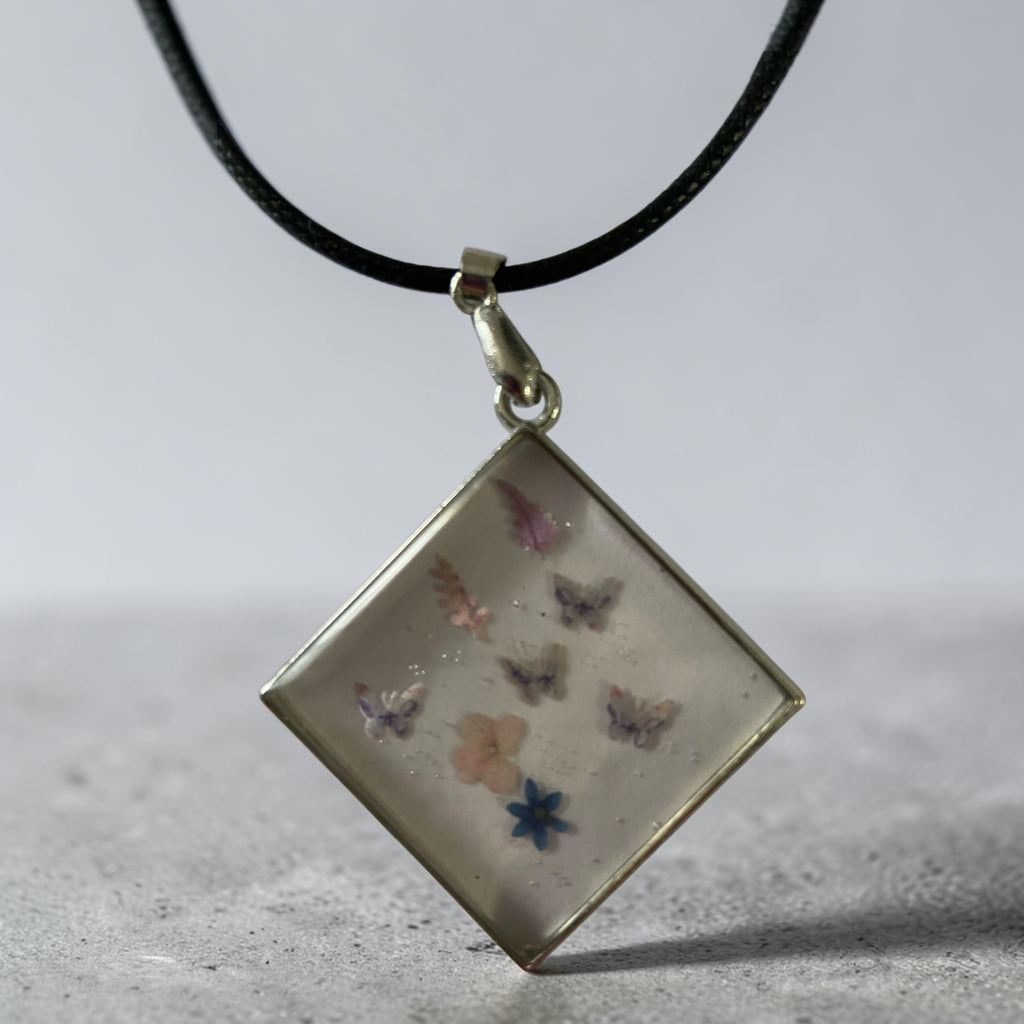 Collier Fleurs et Papillons