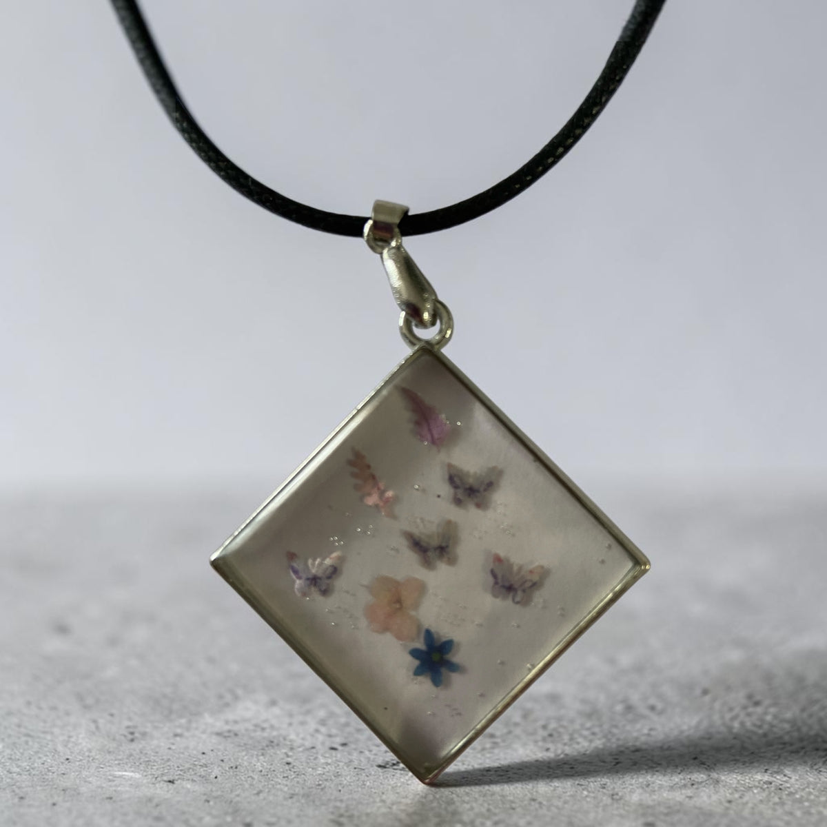 Collier Fleurs et Papillons